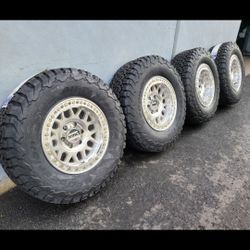 17" KMC KM235 w/ 33" BfGoodrich KO2 tires 