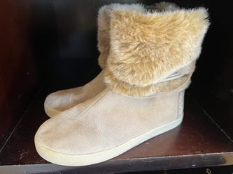 Toms Fur and Suede(ish) Boots Big Kids Size 3