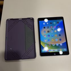 Apple I Pad And All Wires