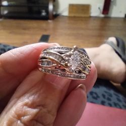 Very Nice Ladies Diamond Ring