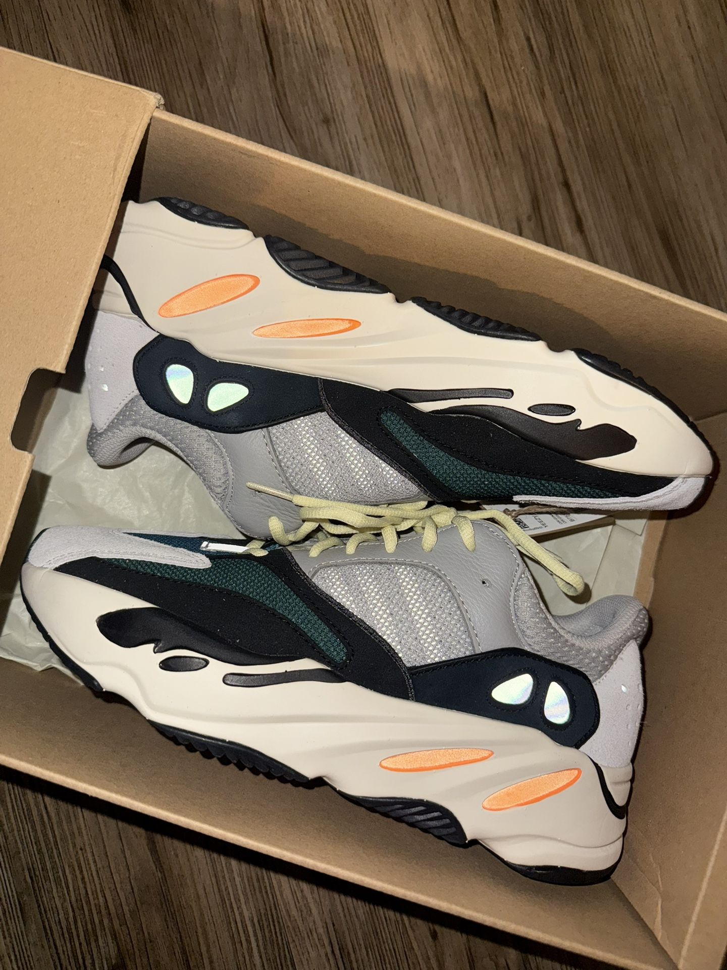 Adidas Wave Runner 700 