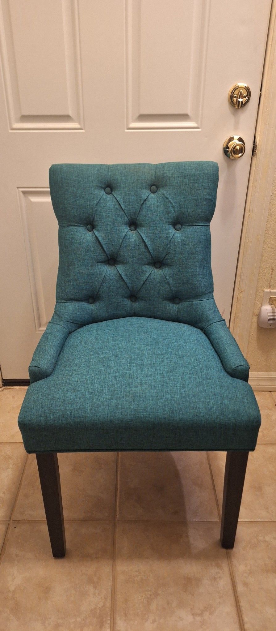 DELIVERY AVAILABLE! LIKE NEW AMERICAN SIGNATURE CHAIR