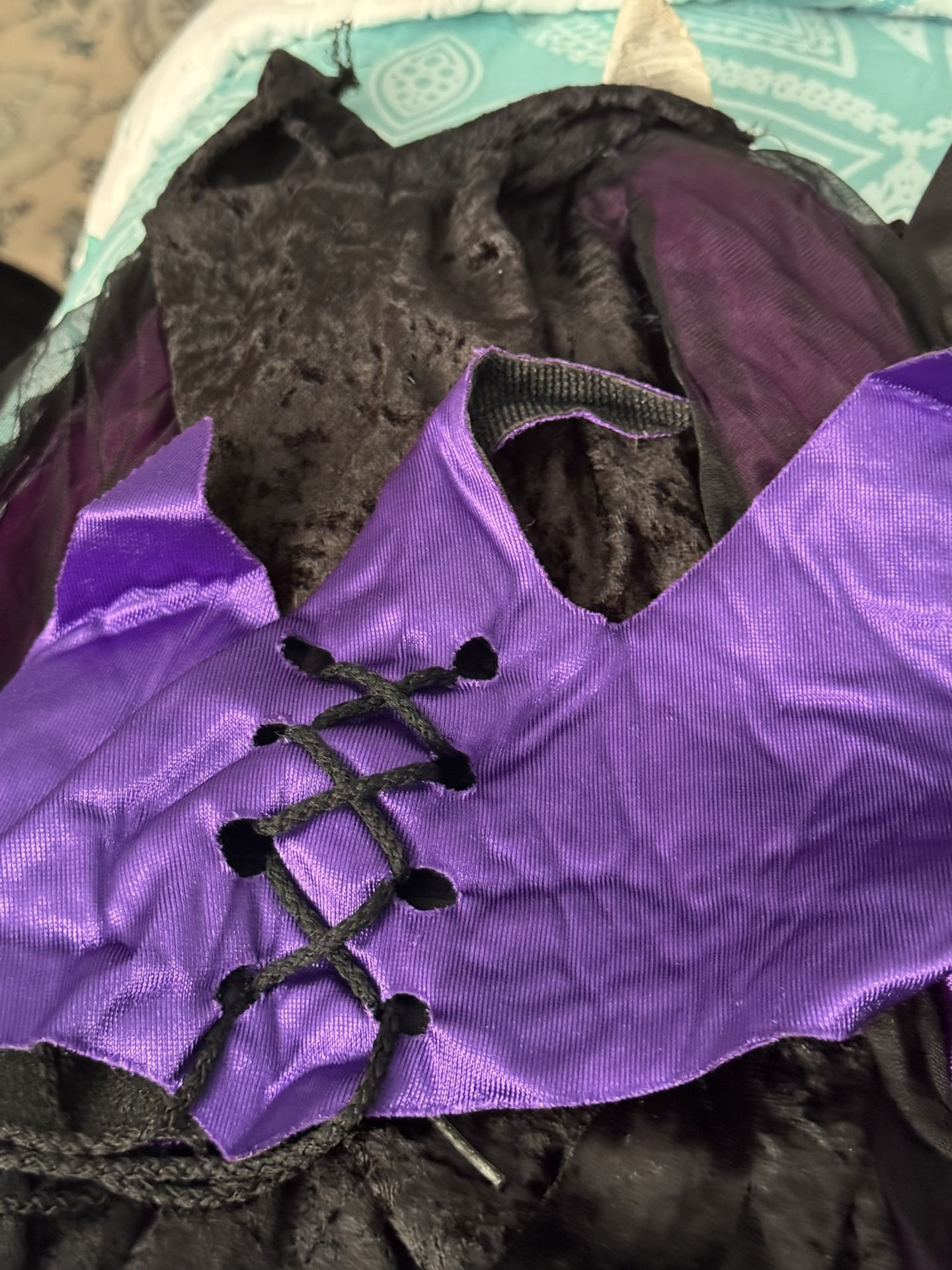 Witches costume, size and pictures