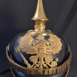 Collector seeking vintage old military collectibles helmets medals gear WW2 WWII WWI WW1 Korea Vietnam war 