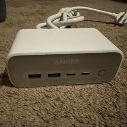 White Anker 525 Charging Station W/  3prong Plugs