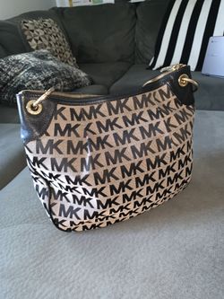 NWT Michael Kors Tote for Sale in Kent, WA - OfferUp