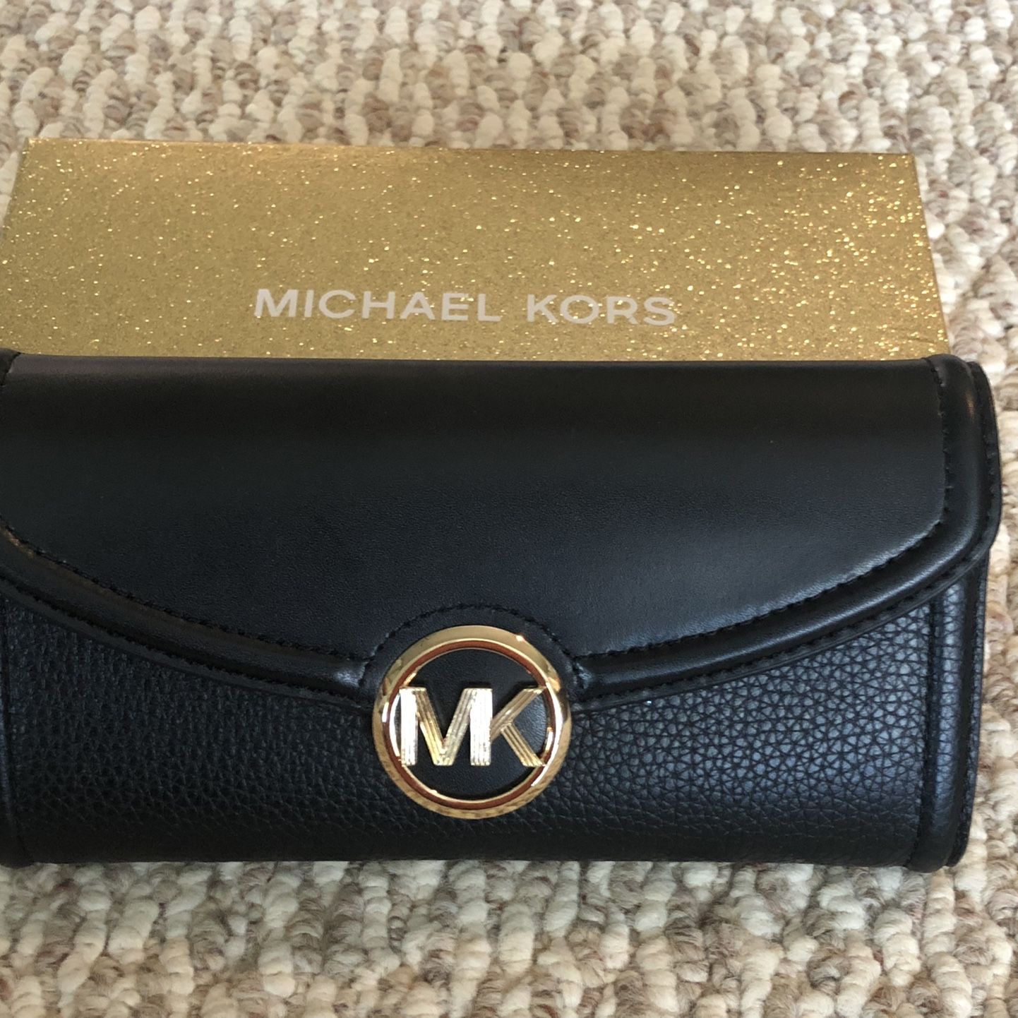 Michael kors fulton hotsell wallet for sale