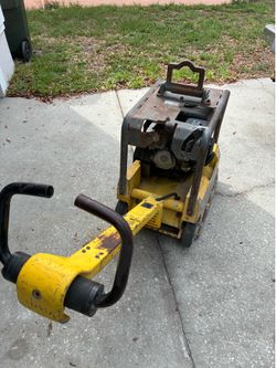 Plate compacter