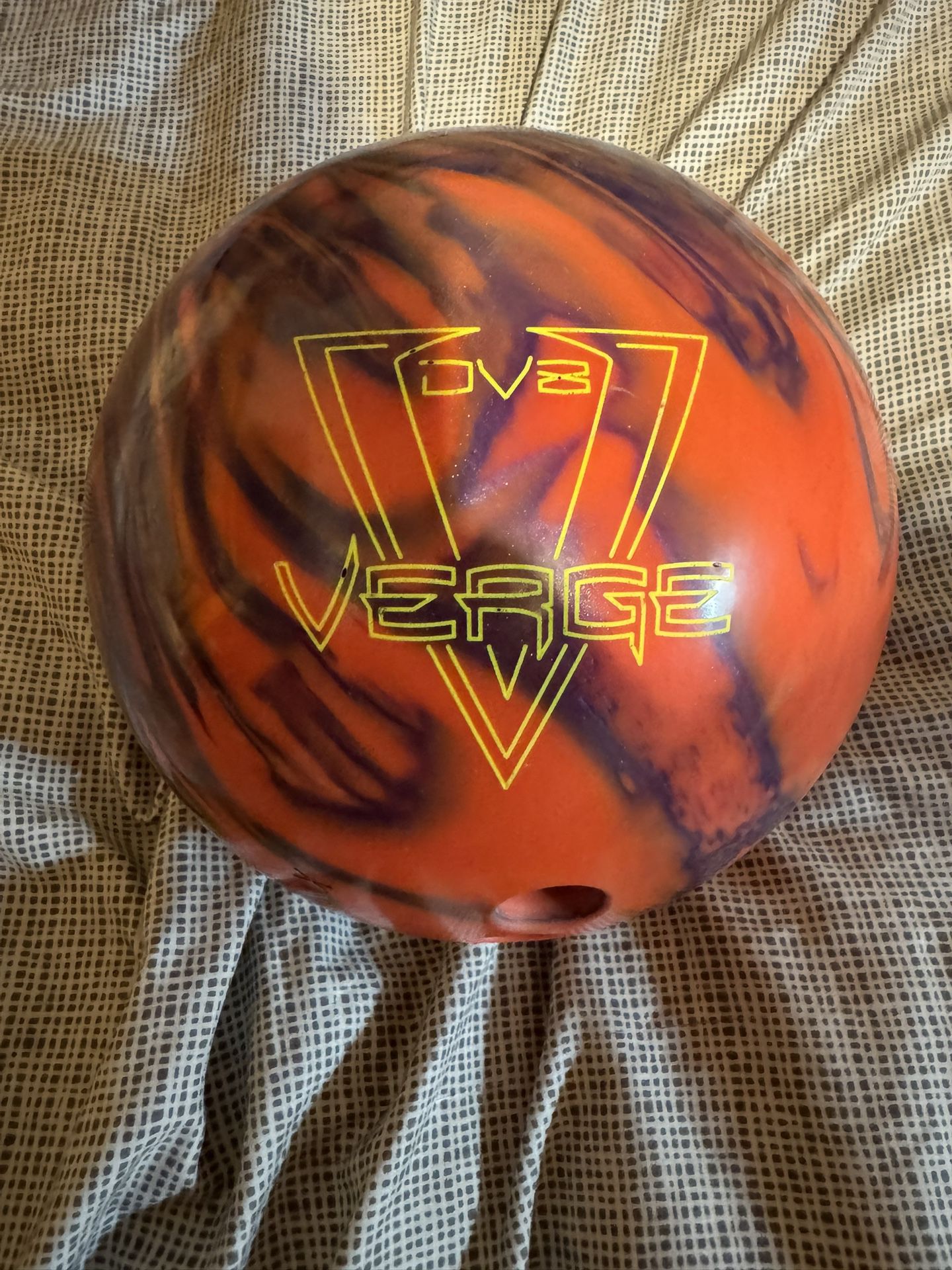 DV8 Bowling Ball