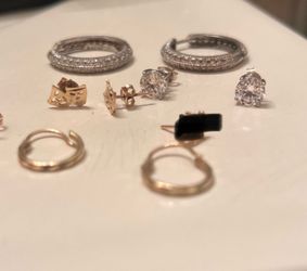 Gold earring