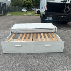 White Daybed