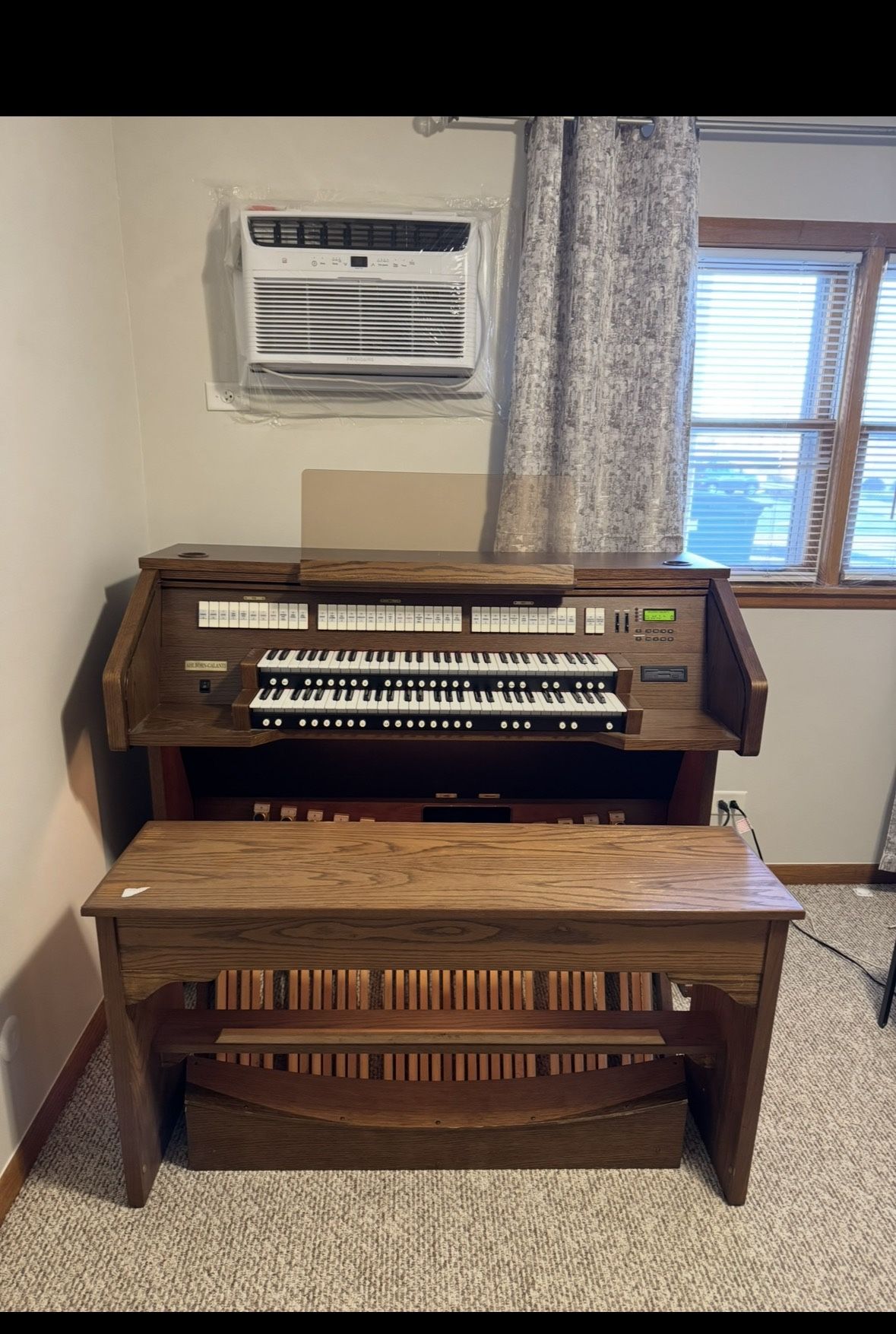 Ahlborn-Galanti Digital pipe church organ