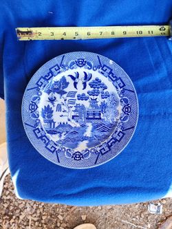 Blue Willow - One Antique Blue Willow Japan Dinner Plate