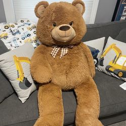 Giant Teddy Bear 