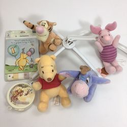 Classic Winnie the Pooh & Friend Baby Crib Mobile w/B Day Invitations