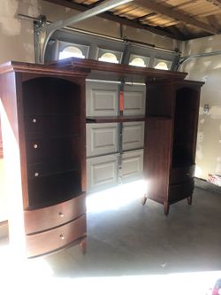 Entertainment center