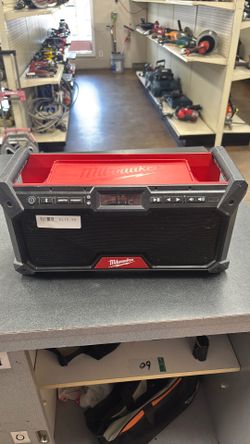 Milwaukee Bluetooth radio