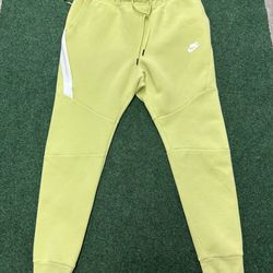 NIKE TECH FLEECE PANTS NEON GREEN SIZE M