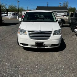 2010 Chrysler Town & Country Touring Plus 4D
