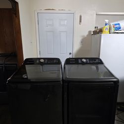 BLACK STAINLESS STEEL WASHER AND DRYER SAMSUNG SET BOTH ELECTRIC XL CAPACITY 5.3 CU DELIVERY AVAILABLE FOR EXTRA FEE WE DO REPAIRS