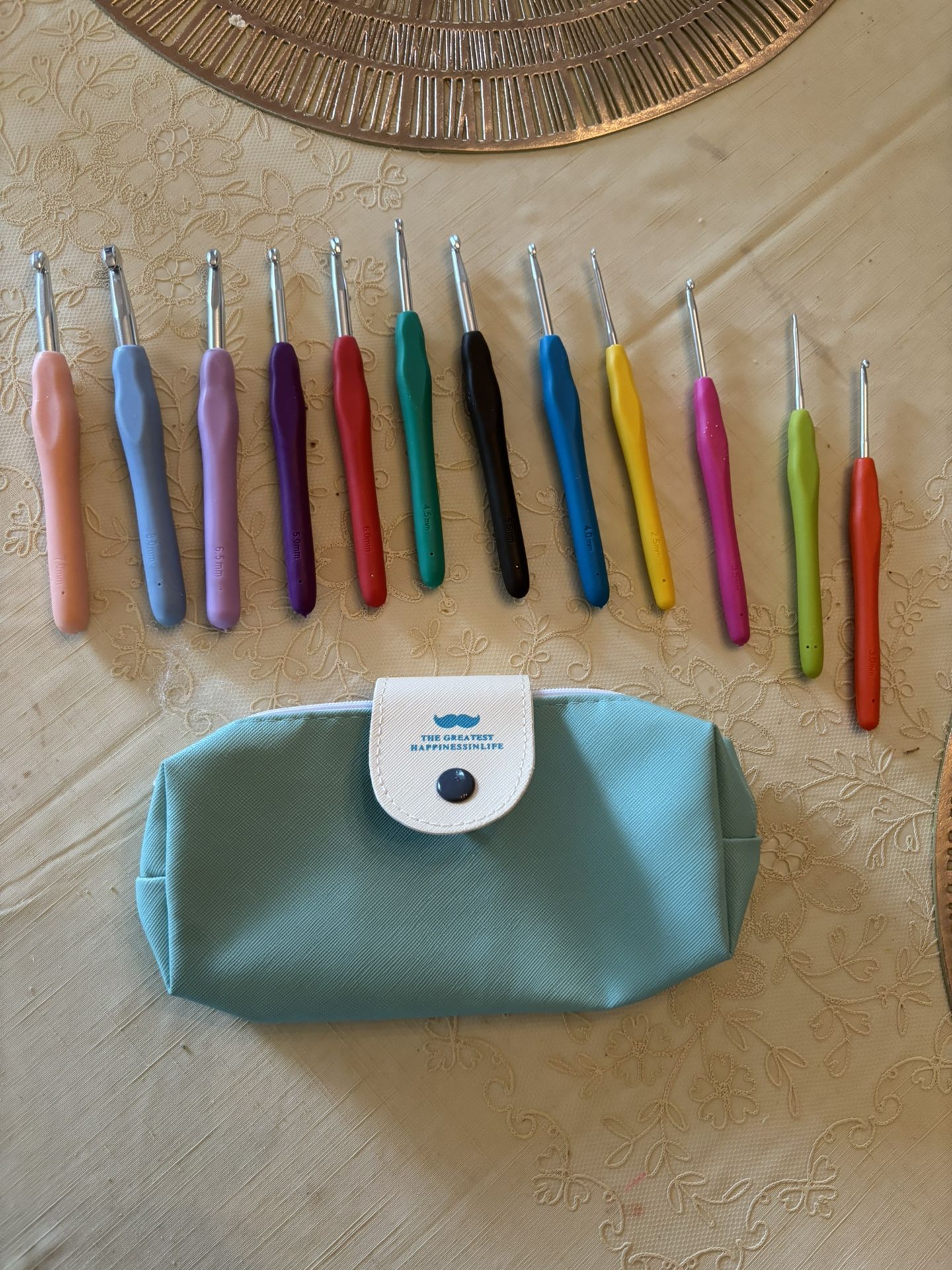 12 Soft Handle crochet Hooks - 7 - 2 mm - Zippered Bag