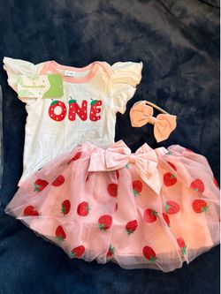 ONE Berry First Birthday Outfit! 🍓 NEVER WORN