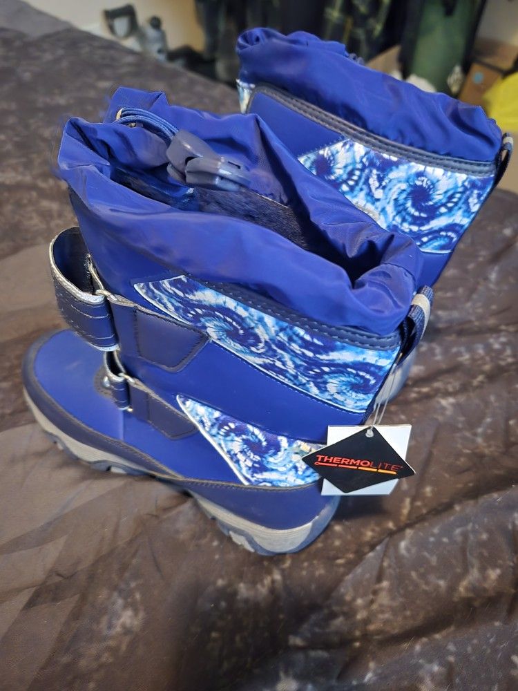 New Boys Snow Boots (Size 2)