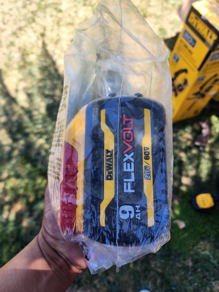 Dewalt Flexvolt 9.0 Bateire $145 Each In Oxnard