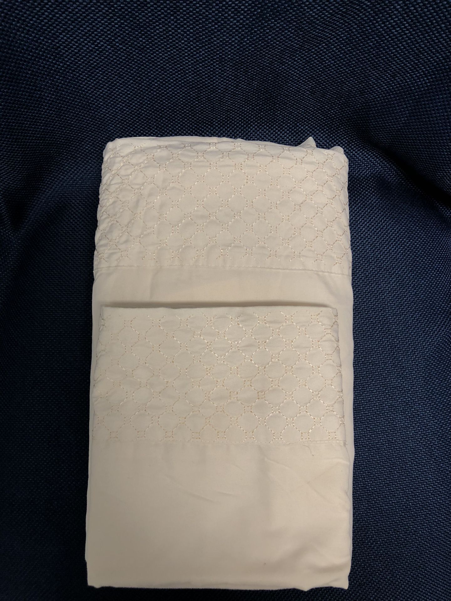 Sheet and pillow case set