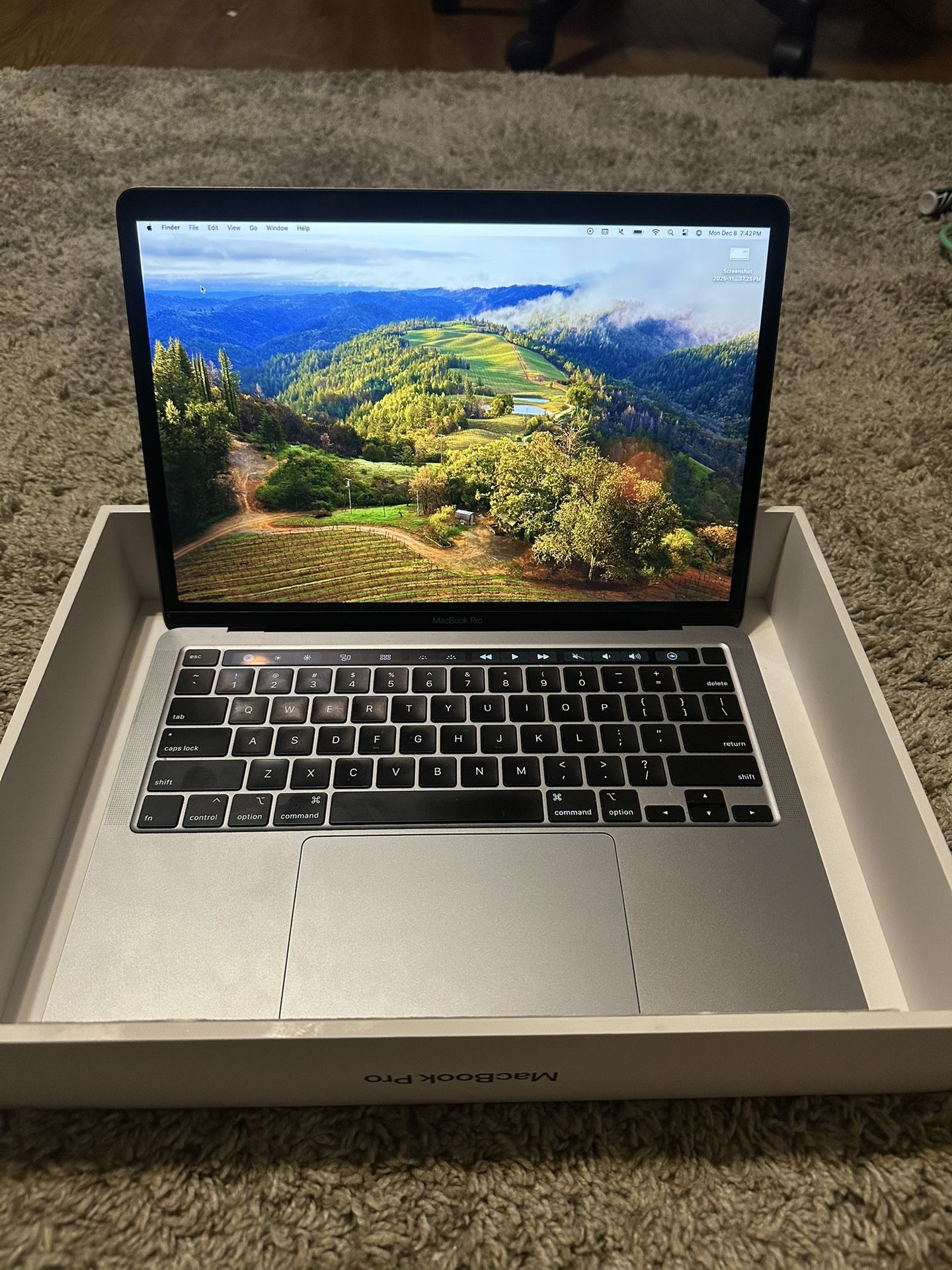 💻 MacBook Pro 13” (2020) – Intel i5, 8GB, Great Condition + Clean Battery
