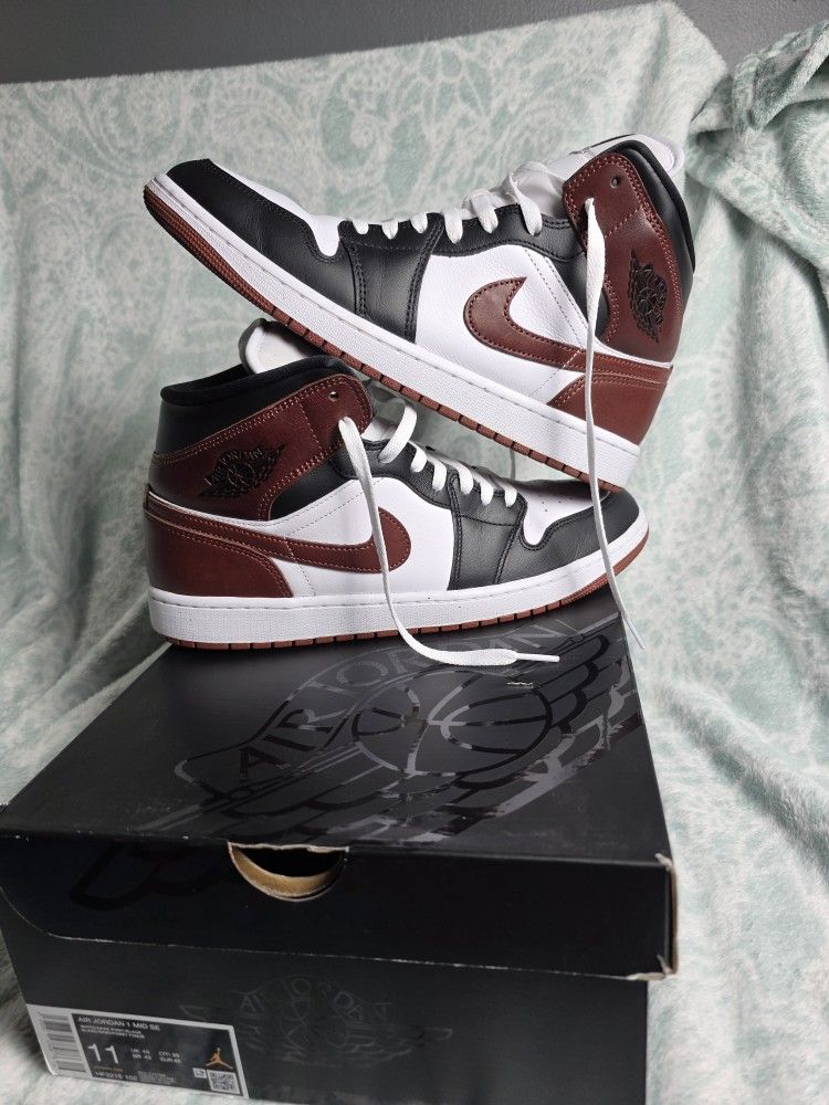 Jordan 1 Mid SE Dark Pony Size 11