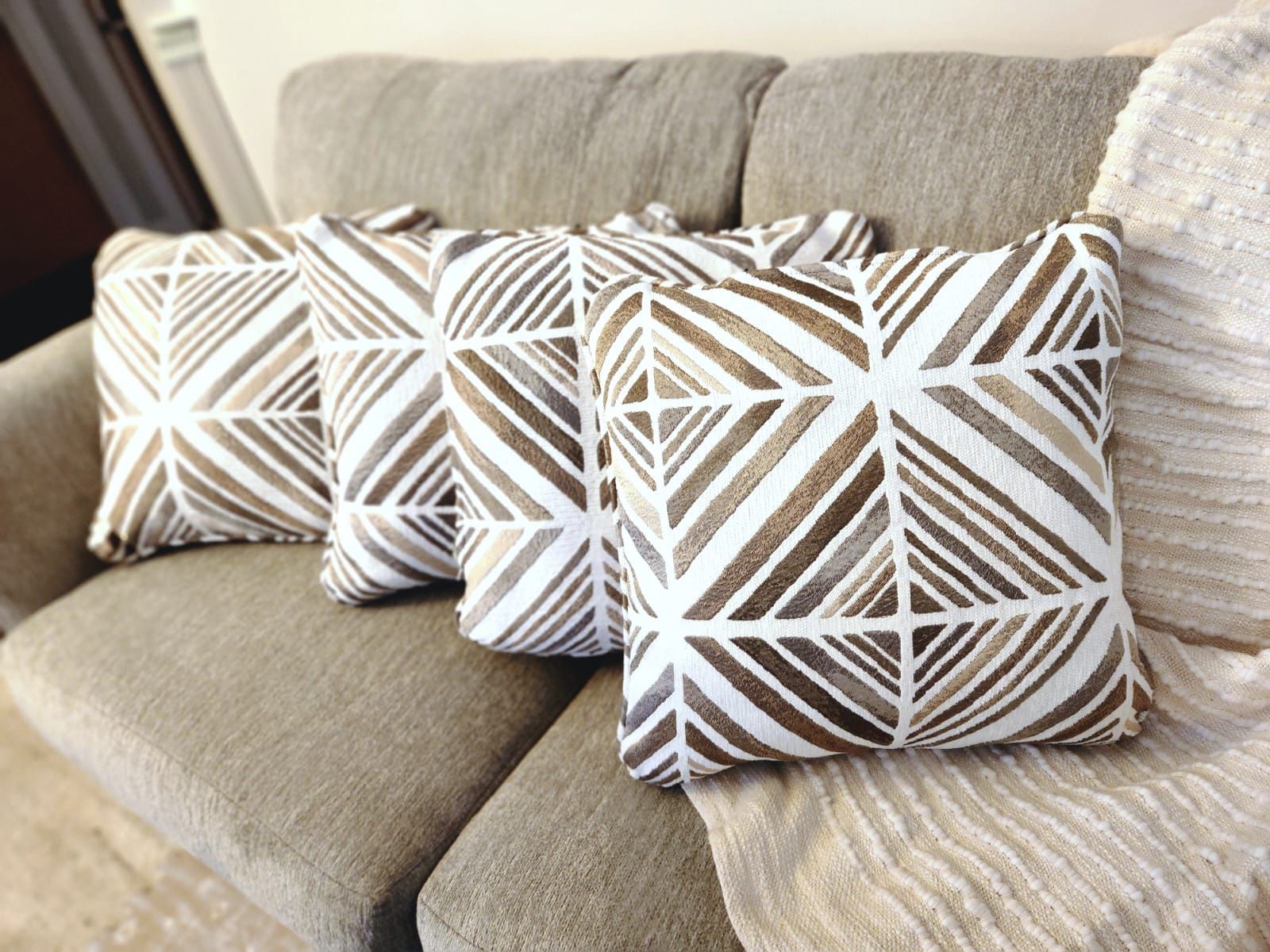 Set Of 4 Throw Pillows