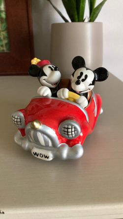 Disney parks Mickey and Minnie red car salt and pepper shakers magnetic WDW ⭐️⭐️⭐️⭐️⭐️