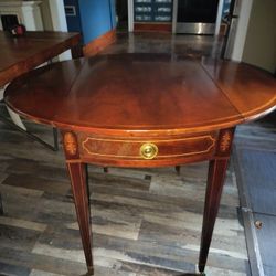 Baker Furn. Charleston Col.Drop Leaf Side Table