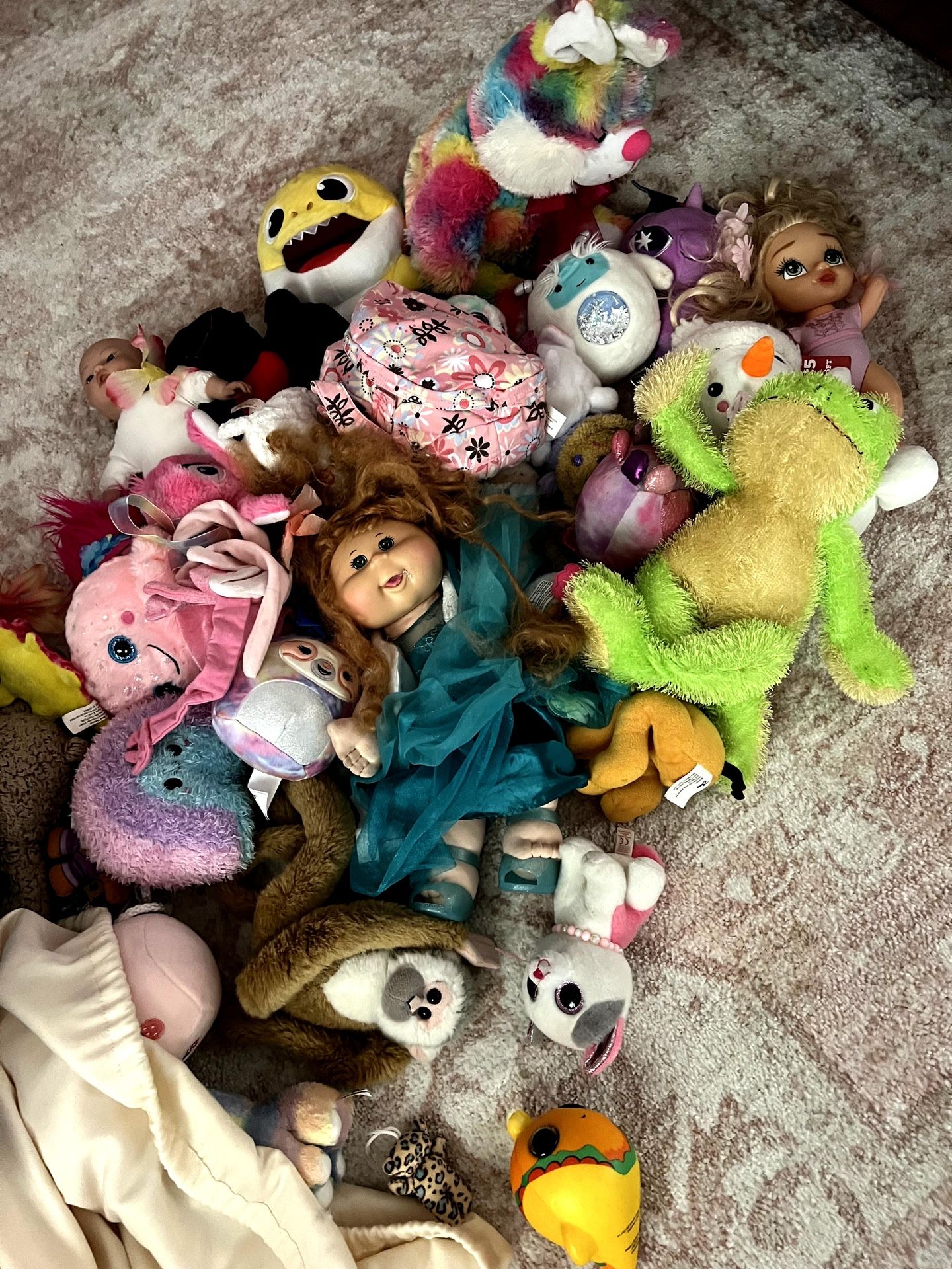 Huge Bundle of Kids’ Toys – Plushies, Dolls, Baby Shark & More!