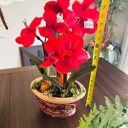 GILBERT: Artificial Red Flowers Decor