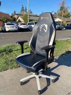 Secretlab TITAN Evo Team Liquid Edition Gaming / Office Chair