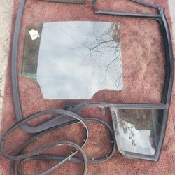 2013 CHEVY CRUZ  DRIVER SIDE FRONT AND REAR WINDOWS WITH RUBBER TRIM 
11525 S HALSTED.dunkin Donuts/7111.S WESTERN WALGREENS 
DELIVERY AVAILABLE  $70