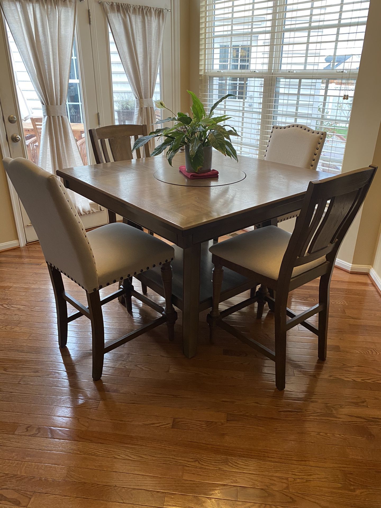 Dinette with four chairs