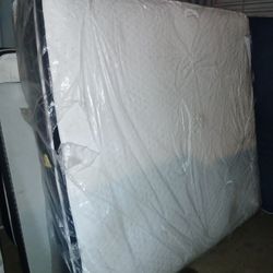 ** KING PILLOWTOP MATTRESS