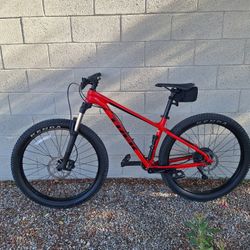 TREK ROSCOE 6 MOUNTAIN BIKE 27.5 INCH 10 X 1 SPEED LIKE NEW( CHECK MY OTHER BIKES)