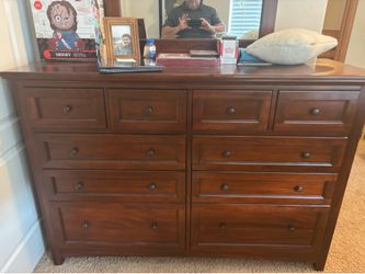 5 Piece Bed Set. Wood