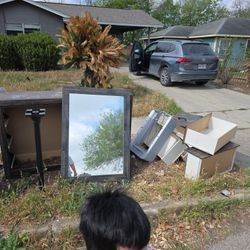 Free Dresser A Desk And TV Stand Just Needs A Little Cleaning  For All Nuth8ng Briken 