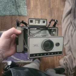 Vintage Polaroid Auto 320 Land Camera