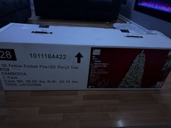 Christmas Tree Flocked Pine Pre Lit 7.5ft