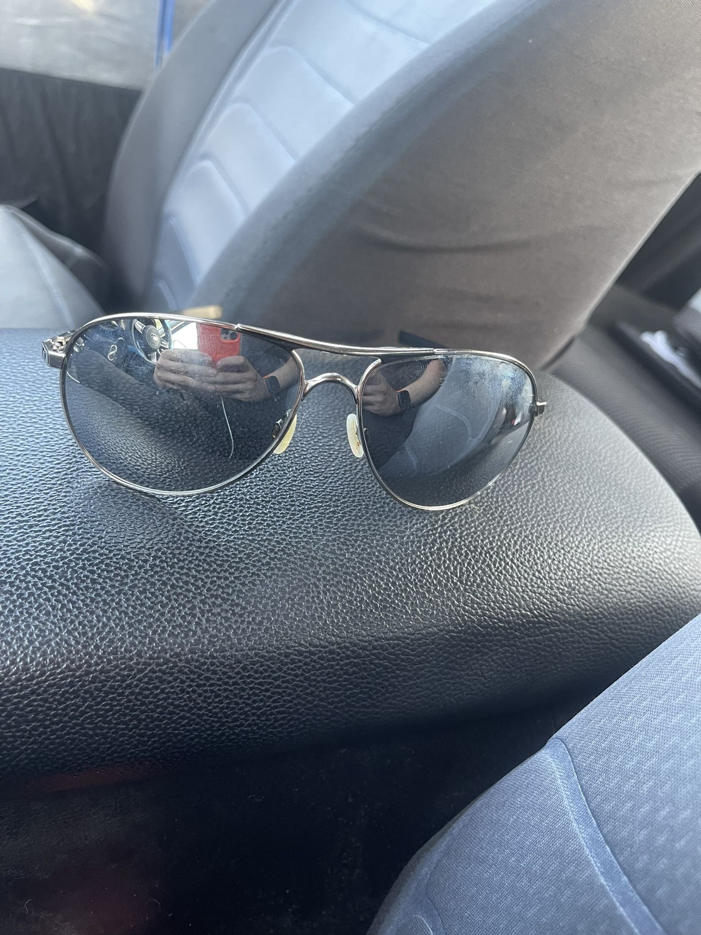 Silver Oakley’s 