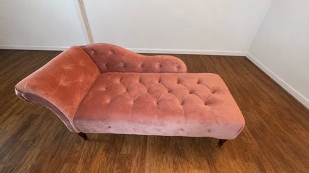 Tufted Chaise Lounge - rose