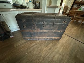 Trunk/ chest antique look