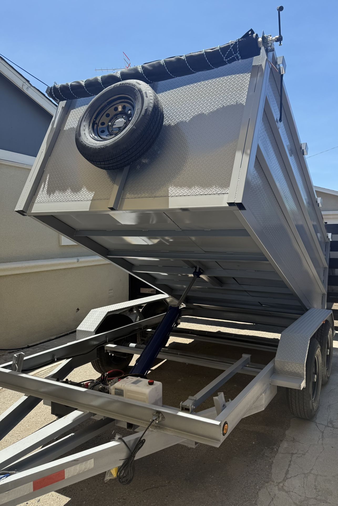 New Hydraulic Dump Trailer with Diamond Walls and accessories 