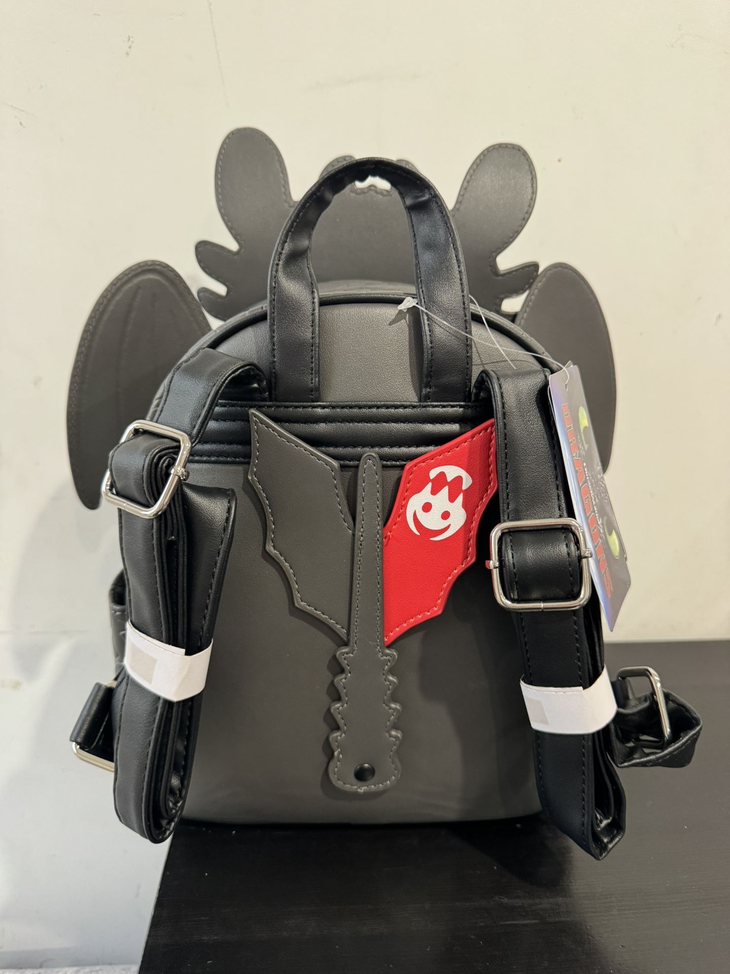 DreamWorks How To Train Your Dragon Toothless Pin Collector  display picture 3